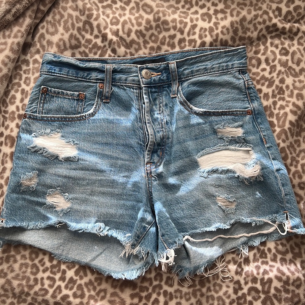 Aeropostale 90’s high rise cut-off jean shorts size 4
